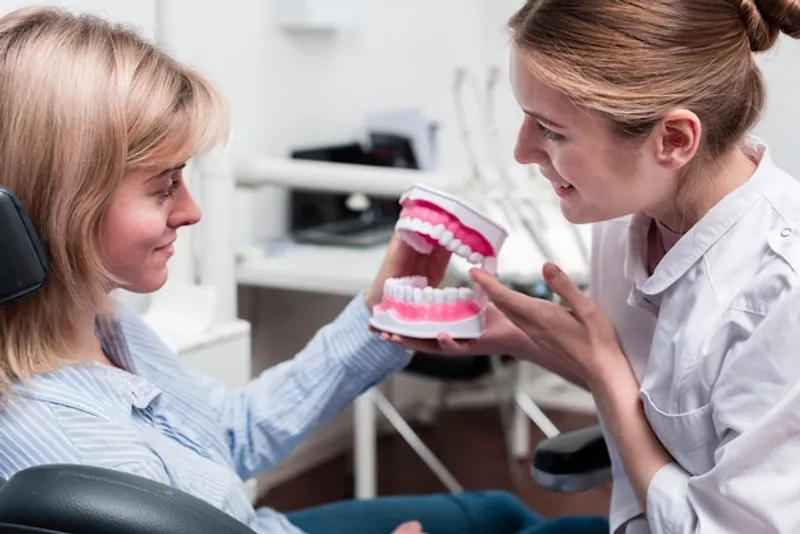 Unterschiede zwischen Implantat und natürlichem Zahn – wichtige Fakten für Patienten